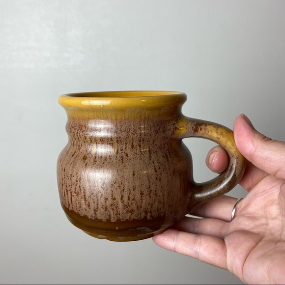 Set of four Vintage Beauce Canadian Pottery Mugs - Picture 7 of 12